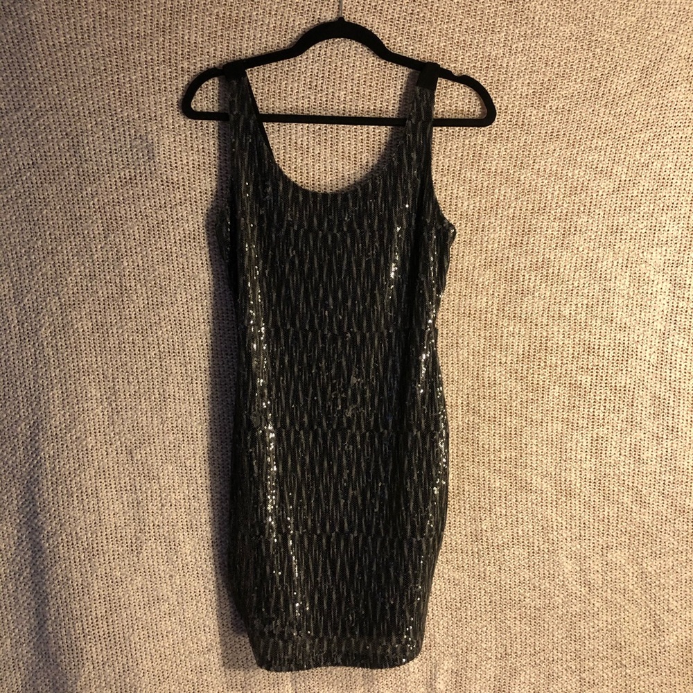 SOPRANO Shimmering Fitted Mini Dress! - Picture 7 of 9